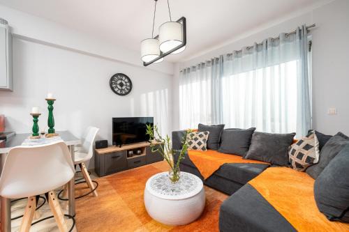 Colorful city apartment in Aigio