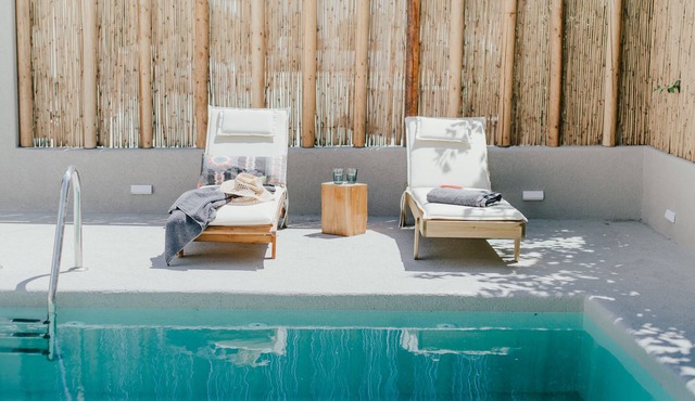 Condominium with a private pool—5 minutes from the beach in Pollonia