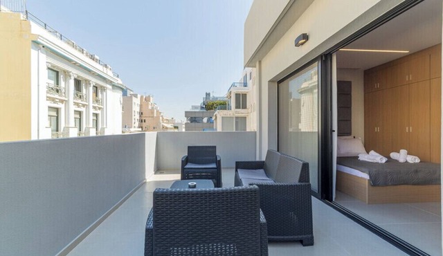 Contemporary Studio at AKVA with Terrace in Athens