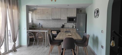 Corfu Sunset family apartment in Liapades