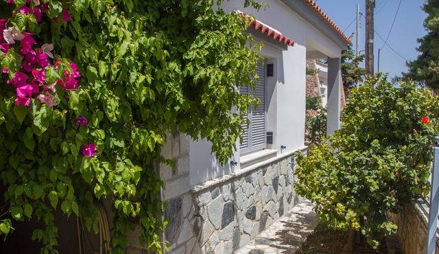 Corinthian Residence, a sophisticated and comfortable villa with a private pool in Melissi