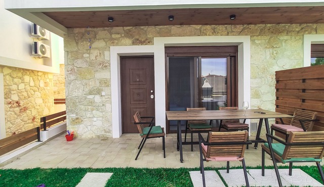 Cottage Nikiti, 2 min. from the sea! in Никити