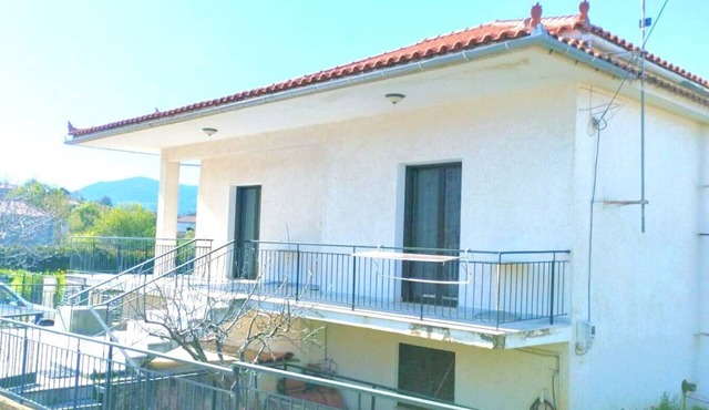 Country House 'Fokianos Gate' with Mountain View, Private Terrace and Wi-Fi in Pigadi
