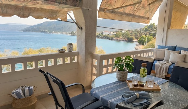 Country House 'The Methana Lookout' with Sea View and Air Conditioning in Μέθανα
