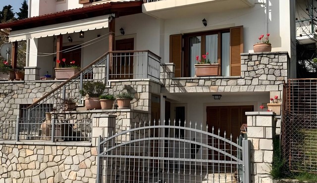 Country House 'Wood and Tradition Pavliani' with Sea View, Balcony and Wi-Fi in Νέα Παύλιανη