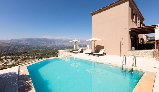 Countryside villas with stunning mountain views in Apokornas