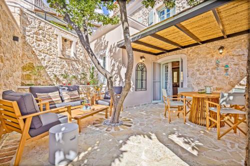 Courtyard Cottage Corfu in Lákones