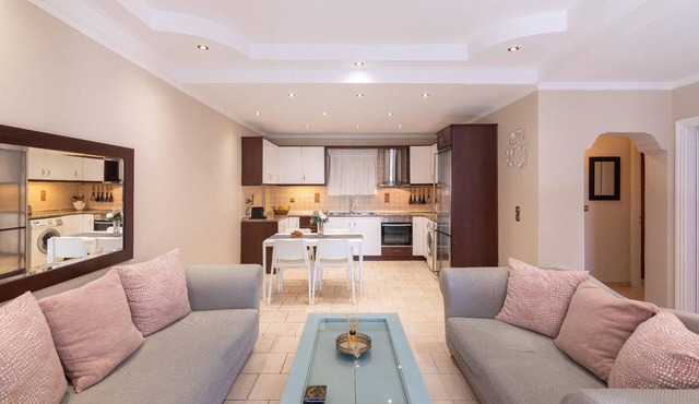 Cozy and convenient two-bedroom apartment city getaway in Corfu in Κέρκυρα