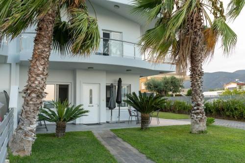 Cozy beach home in Faros 2 in Rákhai