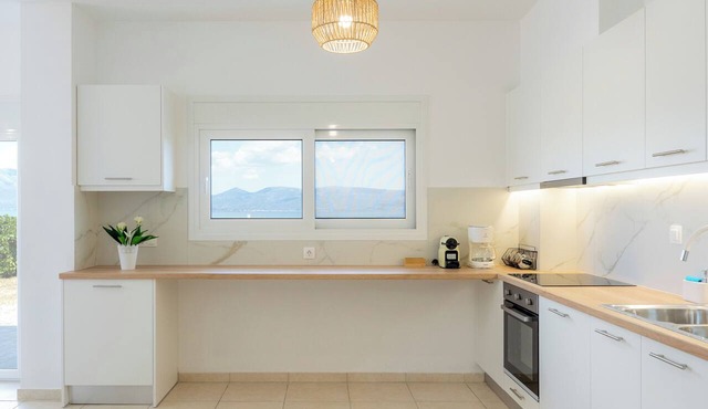 Cozy Coastal Apartment in Oropos! Perfect for Relaxing Getaways! in Νέα Παλάτια