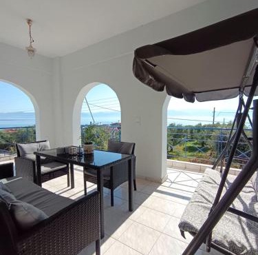 Cozy Seaside Home in Petalidi in Petalidi