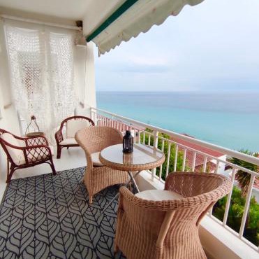 Cozy Seaview Apartment in Siviri