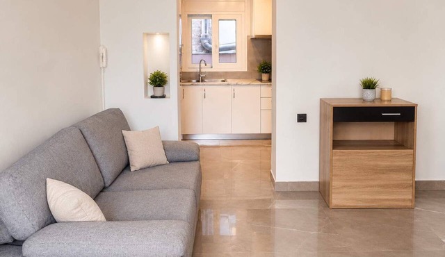 Cozy Stay in Athens near the Metro Station Mosxato in Moschato