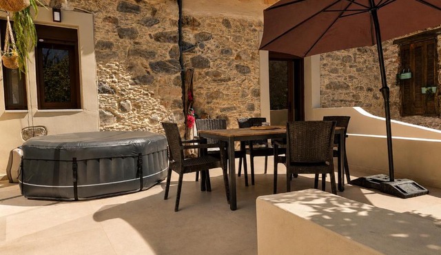Cretan Philosophy, Relaxury Country Living in Vlátos