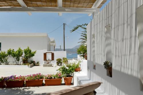Cristina's House, Elegant Boho residence walk to Adamas Port in Adamantas