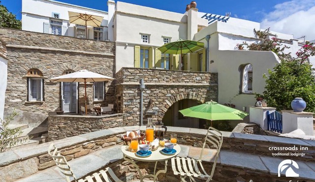 Crossroads Inn Traditional Lodging in Tinos