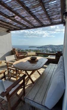 Cycladic house with a view in Batsi