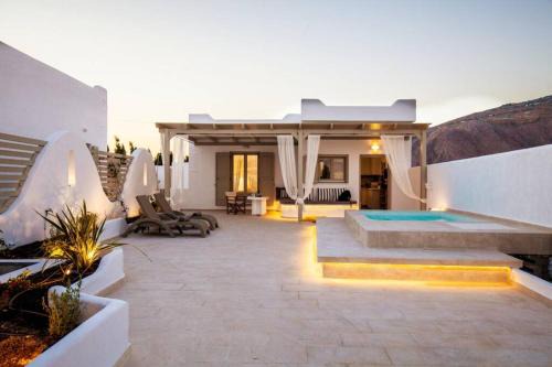 Dafnes Villa with Private Plunge Pool in Perivolos