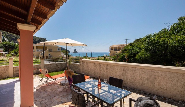 Delightful 2-bedroom cottage just minutes from the beach in Corfu