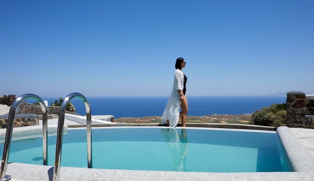 Delightful Santorini Suite | White Pearl Suite | 2 Bedrooms | Private Pool in Santorini