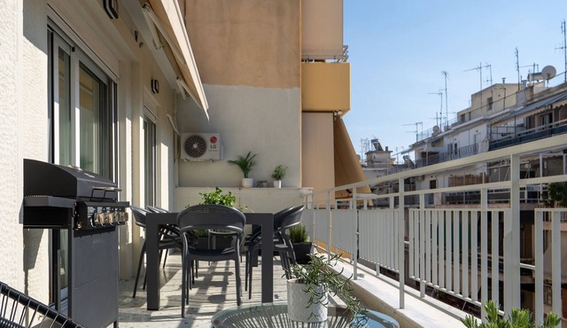 Deluxe 4 Bedrooms Apartment in Athens Center in Athens