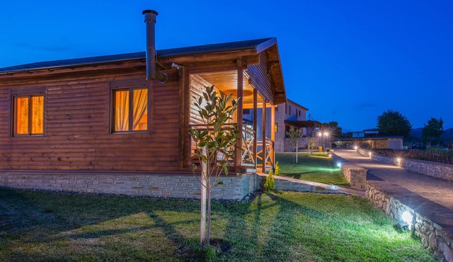 Deluxe Mountain Bungalow C, Konitsa in Αετόπετρα