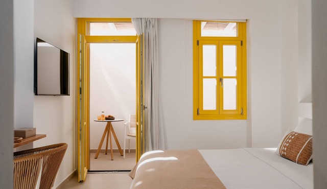 Deluxe Suite with Private Pool in Kimolos