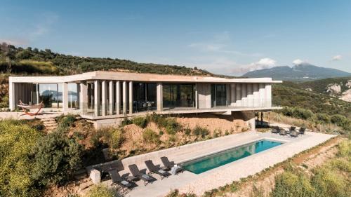 Designer Villa Ori seaview private pool sleeps 8 in Píla