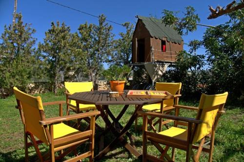 Diamant's Place with Treehouse Garden in Chania