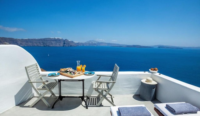 Diamond Luxury Suites Collection in Oia