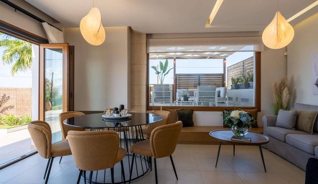 Diamond Villa with swimming pool in Chromonastiri