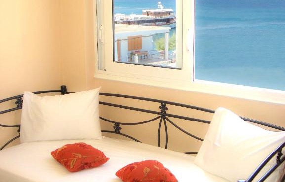 Dorana Apartments & Trekking Hotel in Diafani