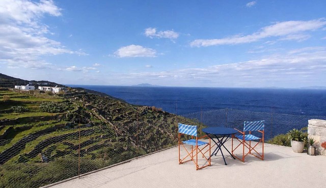 Dreamy View in Folegandros in Ano Meria