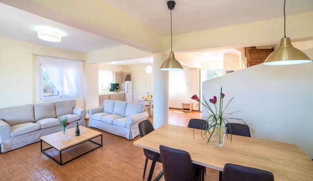 Duplex apartment in villa with fantastic pool in Kournas Village