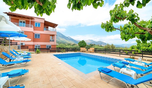 Duplex apartment in dream villa with pool in Kournas