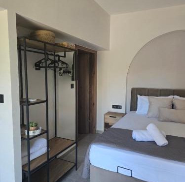 Eden's Garden luxury Studio in Kalamitsi