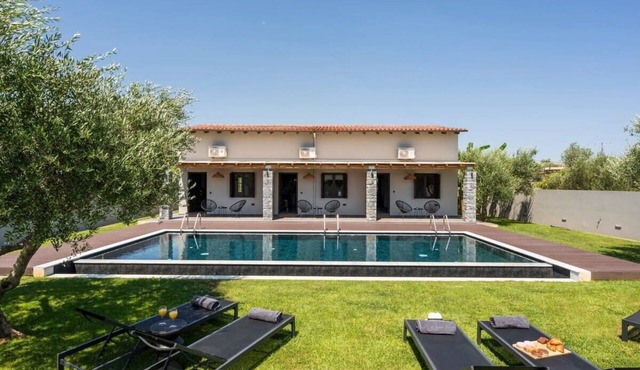 Eightyfour Living with private pool in Nerokouros