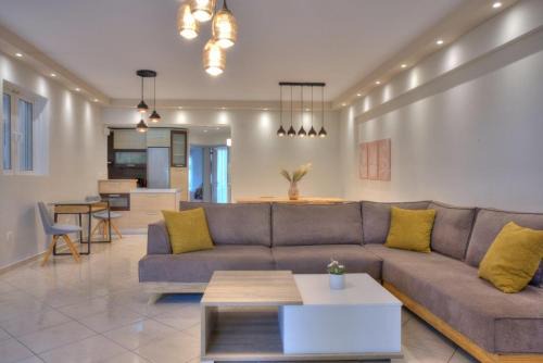 Elegant 100m2 - Family Apartment with Sea View in Athens
