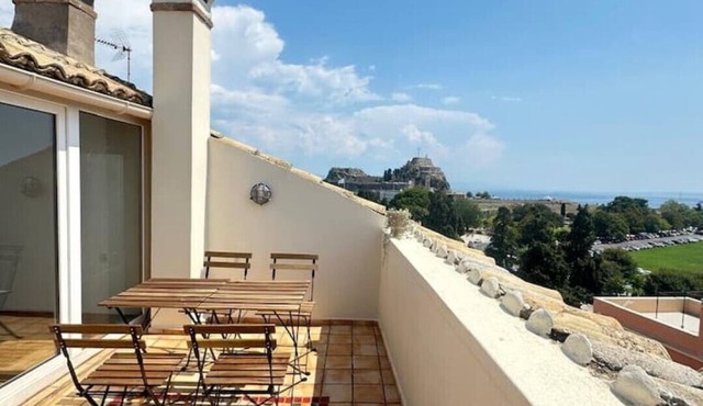 Elegant 3-Story w/veranda penthouse in the heart of Corfu's enchanting Old Town in Corfu