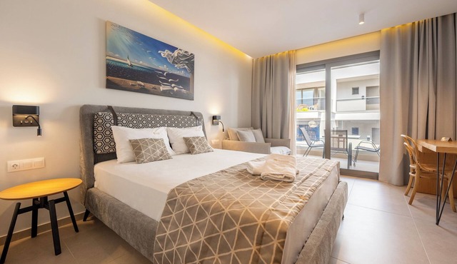 Elegant Maltepe Accommodation in Kallithea