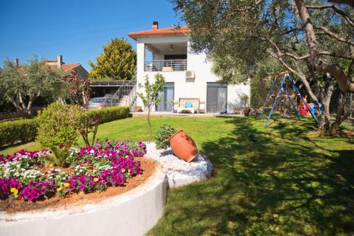 ELENA'S VILLA WITH VIEW in Néa Tríglia