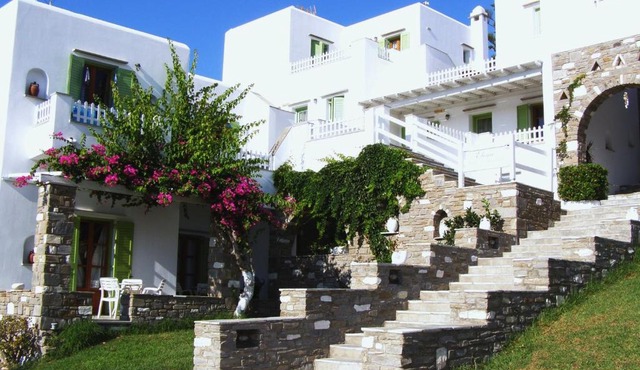 Elena Studios & Apartments in Piso Livadi
