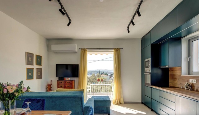 Elina’s Place – Cozy 2BR Apartment by the Marina, Apartment in Argolida