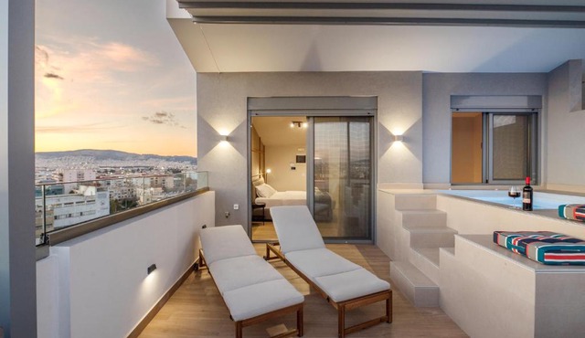 Elite Penthouse with Heated Pool and SkylineView in Piraeus