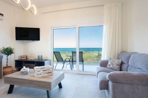 Endless Blue Escape, Sea View Apartment in Stavromenos