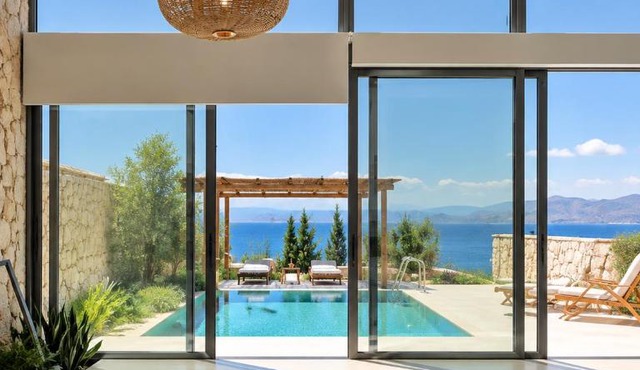 Endogeios Luxury Villas in Loutraki