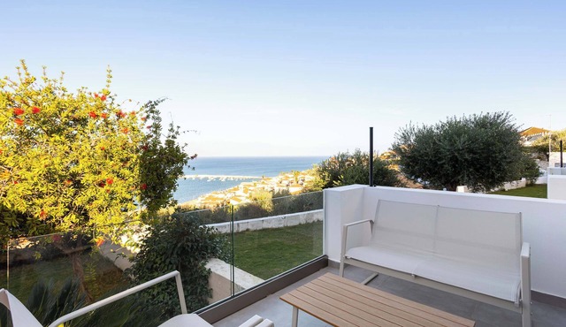 Eneos Residence - Koroni Poolside Gem in Kalamata