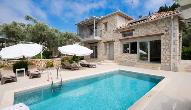 Eratito - Three Bedroom Villa, Sleeps 6 in Tsoukalades