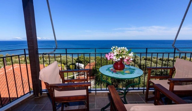Eros home, panoramic sea view, perfect location in Koroni