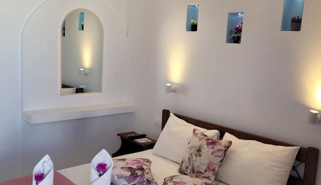 Evelina Pension in Santorini